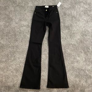 NWT Frame le high flare in noir